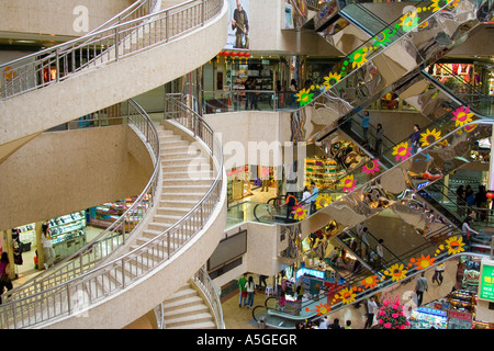 Luohu Commercial City un grand complexe commercial à Shenzhen Chine juste en face de la frontière de Hong Kong Banque D'Images