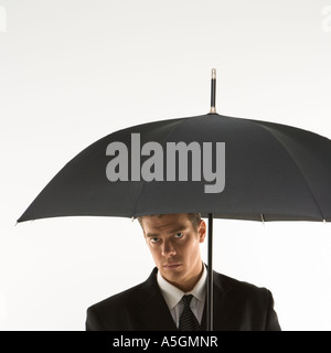 Portrait of Mid adult businessman looking out at de viewer Banque D'Images