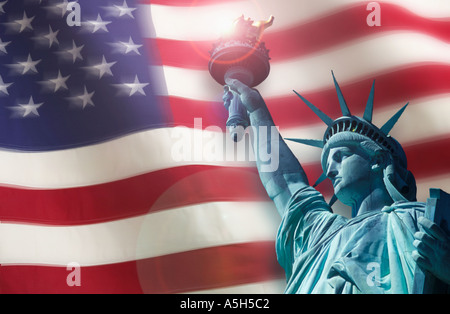 Statue de la liberté et de l'US flag Banque D'Images