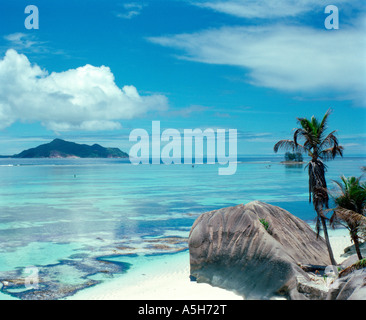 La plage de La Digue, aux Seychelles. Banque D'Images