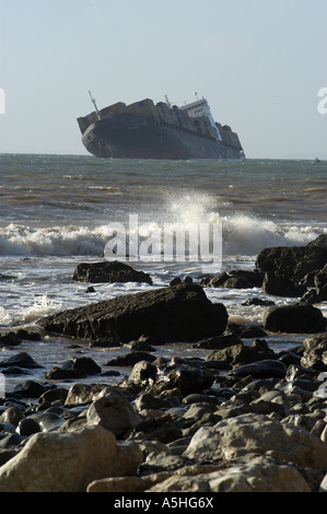 Porte-conteneurs MSC Napoli échoué au large dans le sud du Devon Branscombe transportant des cargaisons dangereuses et des conteneurs 2400 Janvier 2007 Banque D'Images