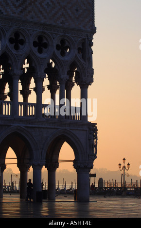 Le Palais des Doges à la place St Marc au lever de l'aube matin Venise Italie Banque D'Images