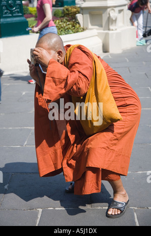 Moine touristique au Grand Palace Bangkok Thaïlande Banque D'Images