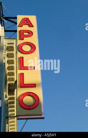 Rénové la façade extérieure du théâtre Apollo sur la 125 rue à Harlem New York City USA déc 2005 Banque D'Images