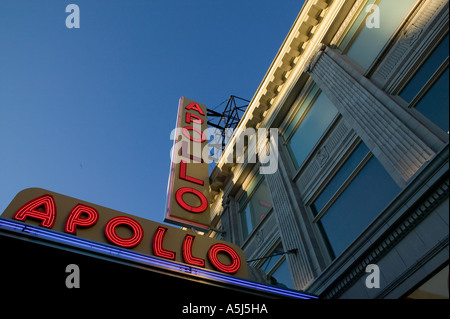 Rénové la façade extérieure du théâtre Apollo sur la 125 rue à Harlem New York City USA déc 2005 Banque D'Images