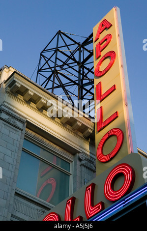 Rénové la façade extérieure du théâtre Apollo sur la 125 rue à Harlem New York City USA déc 2005 Banque D'Images