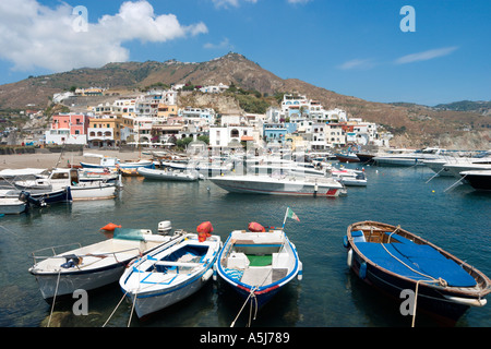 Le port de Sant'Angelo, Ischia, Italie Banque D'Images