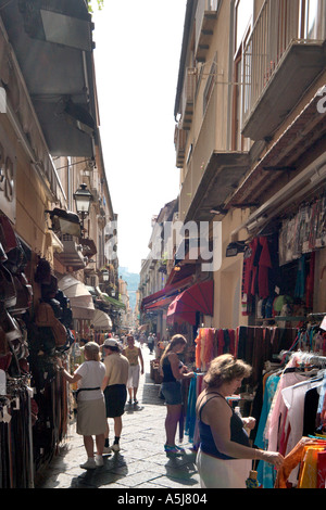 Boutiques dans le vieux centre ville, Sorrento, Riviera napolitaine, Naples, Italie Banque D'Images