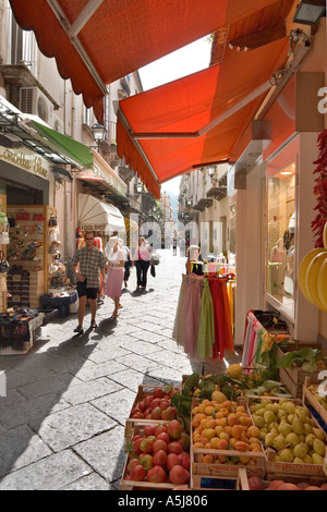 Boutiques dans le vieux centre ville, Sorrento, Riviera napolitaine, Naples, Italie Banque D'Images