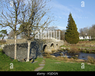 Clapper bridge près de Postbridge Devon Dartmoor England UK Banque D'Images