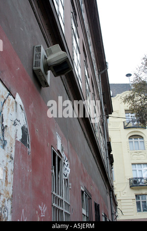 Randon ancien ordinateur sur le mur Banque D'Images