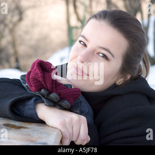 Les jeunes femmes head and shoulders portrait Banque D'Images