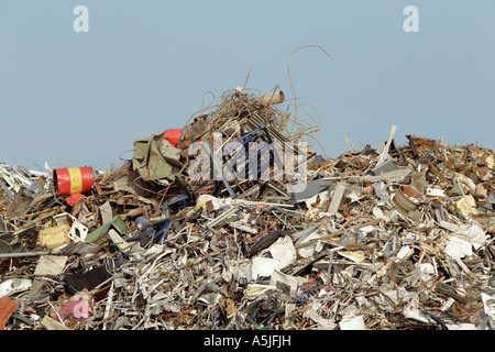 Gros tas de ferraille dans un parc à ferrailles, recyclage, les questions environnementales Banque D'Images