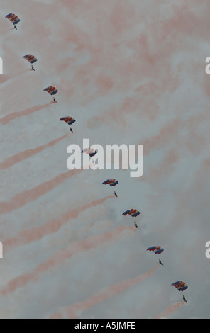 L'ÉQUIPE DE DÉMONSTRATION DE PARACHUTISME FALCON RAF Banque D'Images