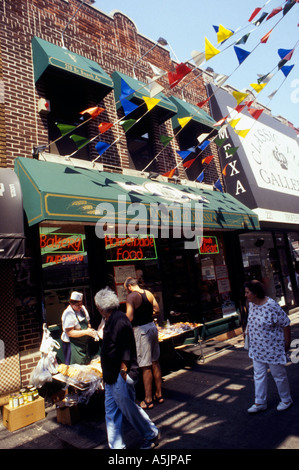Les entreprises russes le long de la plage de Brighton Ave à Brooklyn La section de Brighton Beach de Brooklyn est le foyer de tant d'immigrants ukrainiens qu'il a été surnommé Little Odessa Banque D'Images