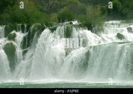 Chutes de Skradin en gros plan dans le Parc National de Krka Skradinski buk Croatie Banque D'Images