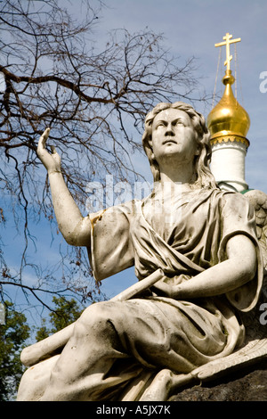 Nouveau Monastère Maidens, Angel statue d'un tombeau en face de la cathédrale de Smolensk, Moscou, Russie, Europe du Sud-Est, Europe Banque D'Images