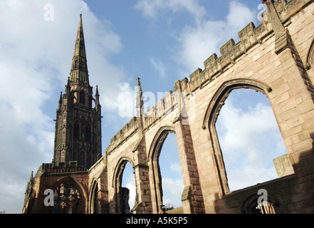 Coventry. Vue des ruines de la cathédrale de Coventry, détruite en novembre 1940 lors d'un raid aérien de la Luftwaffe. Banque D'Images