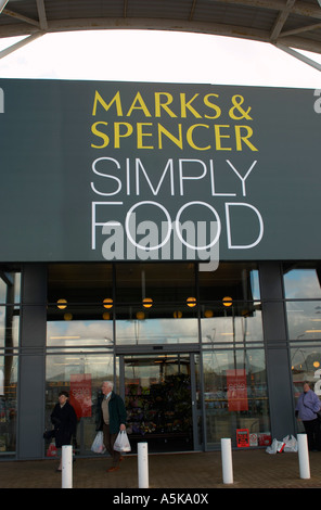 Marks & Spencer Simply Food store, entrée privée Banque D'Images