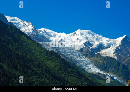 Voir au Mont Blanc Aiguille du Goûter Dôme du Goûter Glacier des Bossons Chamonix France Banque D'Images