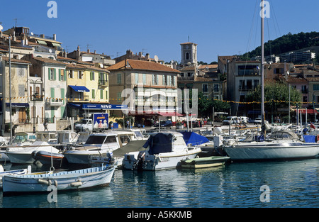 Bateaux dans le port de Cassis, Provence, France Banque D'Images