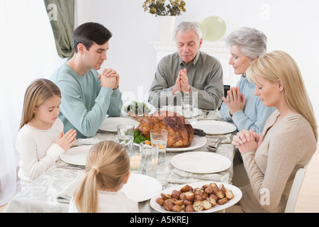 Famille disant grace au tableau de l'action de grâce Banque D'Images