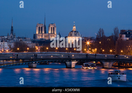 Cathédrale Notre Dame pont Solférino Paris France Banque D'Images