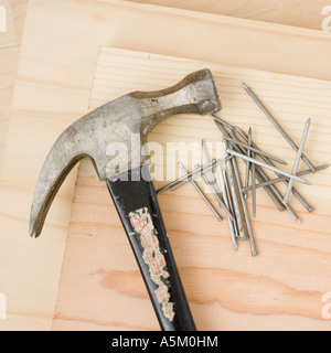 Close up of hammer and nails Banque D'Images