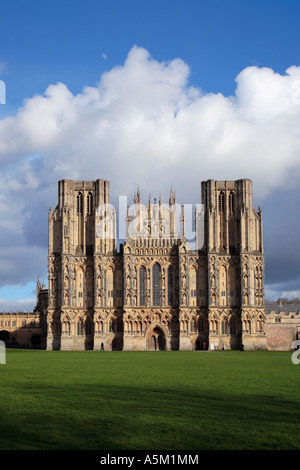 Façade ouest de la cathédrale de Wells Somerset en Angleterre Banque D'Images