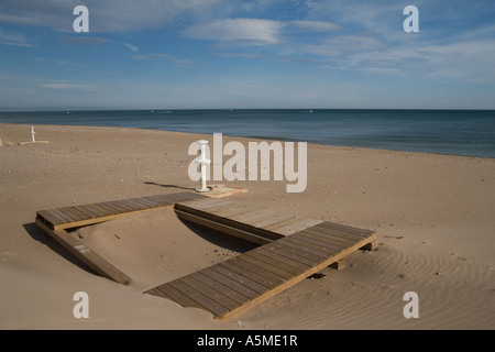 Installations de nettoyage sur une plage de Valence. Banque D'Images