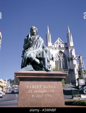 Robert Burns statue devant cathédrale à Dunedin Otago ile sud Nouvelle Zelande Banque D'Images