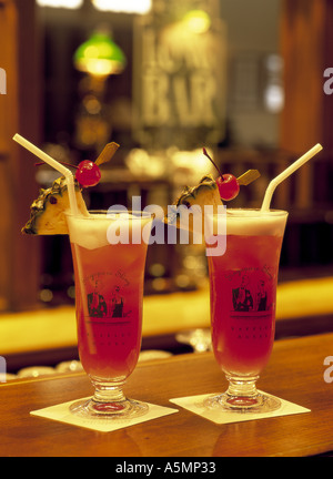 Singapore Sling célèbre sur le Long Bar Raffles Hotel Singapore Banque D'Images