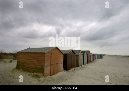 Cabines de plage à l'East Head, West Sussex Banque D'Images