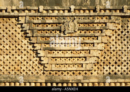 Frise mosaïque à Cuadrangulo de Monjas (Antiq), ruines mayas de Puuc Ruta, Uxmal, Yucatan, Mexique Banque D'Images