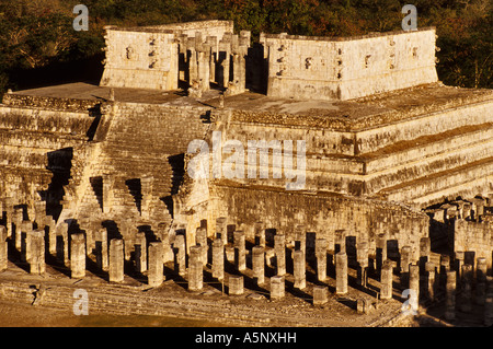 Grupo de las Mil Columnas (1000 colonnes) ruines mayas de Templo de Chac Mool, Chichen Itza, Yucatan, Mexique Banque D'Images