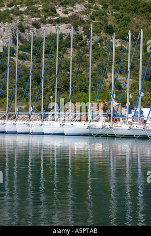 Yachts dans Kremik Marina Marina Kremik Croatie Yachts en Croatie Banque D'Images