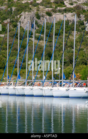 Yachts dans Kremik Marina Marina Kremik Croatie Yachts en Croatie Banque D'Images