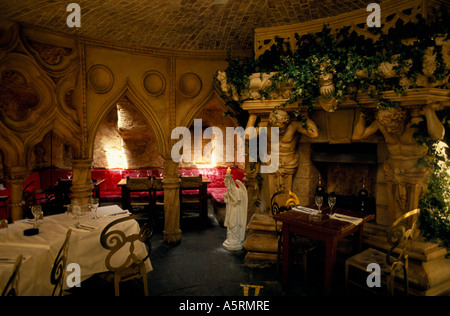 BBB Beach Blanket Babylon UN RESTAURANT GOTHIQUE DANS Notting Hill, Londres Banque D'Images