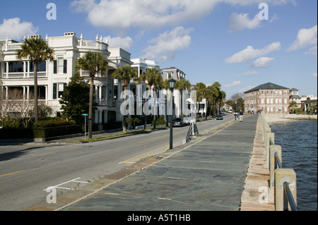 Demeures d'avant au niveau de la batterie dans la ville historique de Charleston en Caroline du Sud Banque D'Images