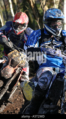 Close up de deux coureurs de vélo-cross. Course d'endurance. Portrait. UK Banque D'Images