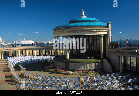Le kiosque et le front de mer de Eastbourne East Sussex England Banque D'Images