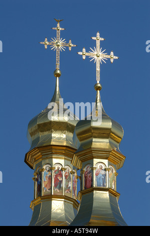 Croix orthodoxe dans les dômes de la cathédrale de la Dormition à Kiev Pechersk Lavra (monastère des grottes à Kiev, Ukraine) Banque D'Images