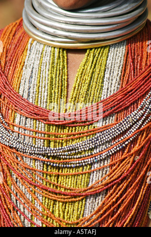 Les femmes portant le tribal Bonda perles traditionnelles,colliers et boucles de la tribu Bonda, Orissa, Inde, Banque D'Images