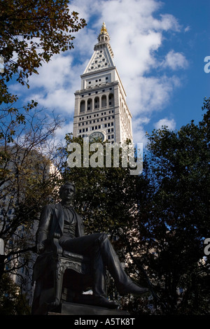 Metropolitan Life Insurance Company Tower, William H. Seward statue en premier plan de Madison Square Manhattan New York Banque D'Images