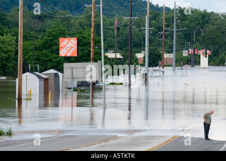 L'inondation du fleuve Susquehanna quartier commercial en juin 2006 New York Oneonta Banque D'Images