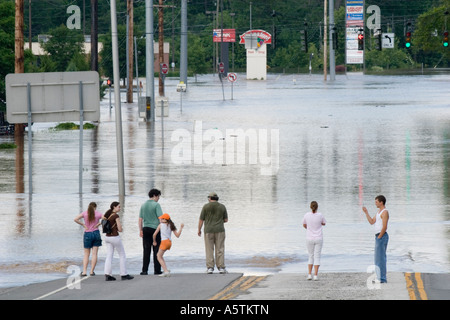 L'inondation du fleuve Susquehanna quartier commercial en juin 2006 New York Oneonta Banque D'Images