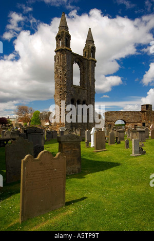 La Cathédrale St Andrews / et le cimetière Banque D'Images