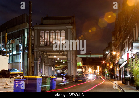 Restaurant rôti dans la nuit. Borough Market, Stoney Street, Southwark, Londres, Angleterre Banque D'Images