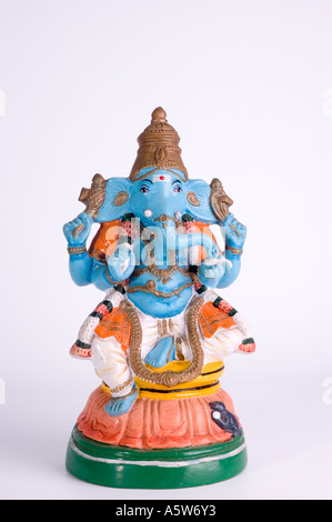 Papier mâché peint de couleurs vives, la figure du Seigneur Ganesh, le dieu Hindou à la tête d'éléphant. DSC 8649 Banque D'Images