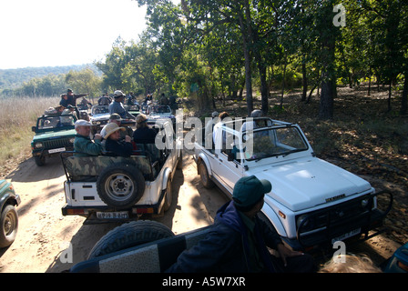 Bandhavgarh National Park Madhyar Pradesh Inde les flux touristiques sont en hausse dans beaucoup de parcs nationaux Indiens menant à la surpopulation Banque D'Images